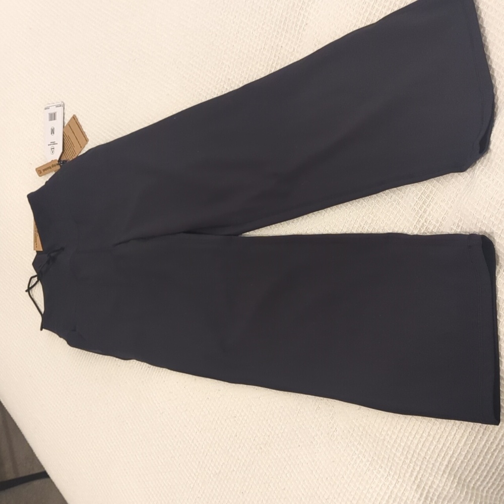 Avalanche NWT Flare Leggings